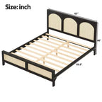 Letto a piattaforma in legno con testiera e pediera in rattan, con gambe di supporto