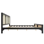 Letto a piattaforma in legno con testiera e pediera in rattan, con gambe di supporto