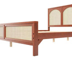 Letto a piattaforma in legno con testiera e pediera in rattan, con gambe di supporto