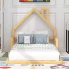 Letto a pavimento in legno con testiera a forma di casetta