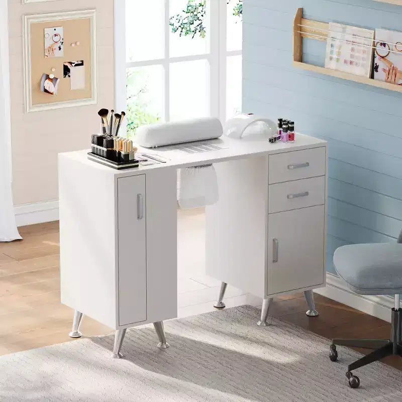 Tavolo da manicure con piano in vetro, dotato di aspiratore, poggiabraccio, cassetti e vani, bianco.