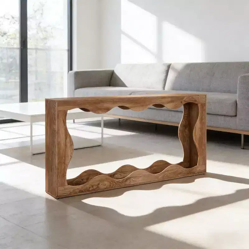 Tavolino in legno con design ondulato e 2 ripiani portaoggetti