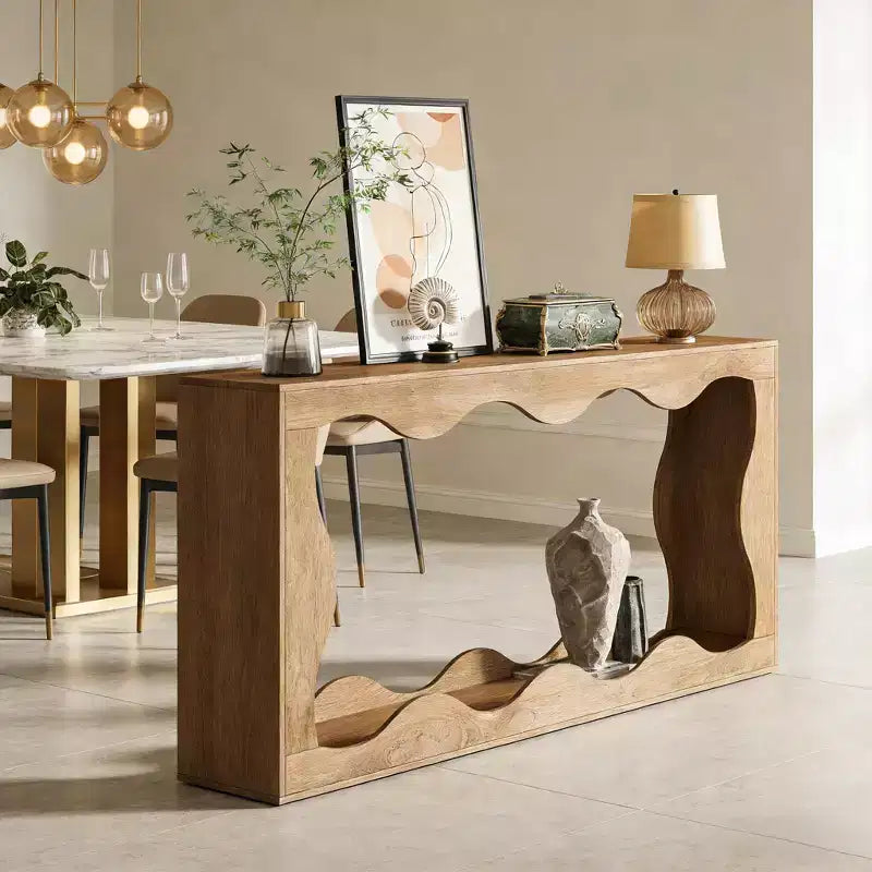 Tavolino in legno con design ondulato e 2 ripiani portaoggetti