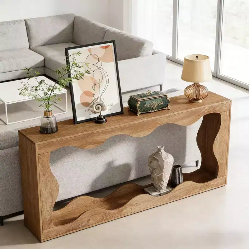 Tavolino in legno con design ondulato e 2 ripiani portaoggetti