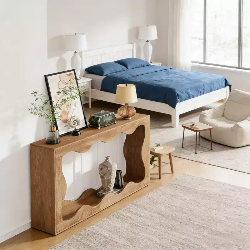Tavolino in legno con design ondulato e 2 ripiani portaoggetti
